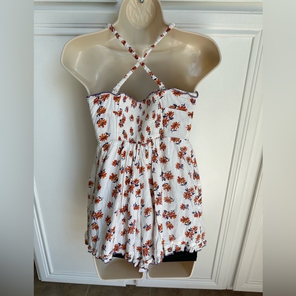 Urban Outfitters Betti Print/Floral Button Ruffle Rompers.Color Ivory. Size XS - Picture 4 of 12